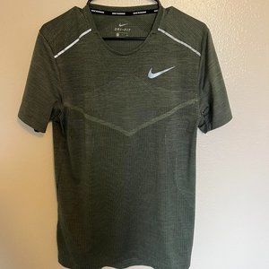 Nike Running athletic T-shirt Size: small Color: Forest Green
